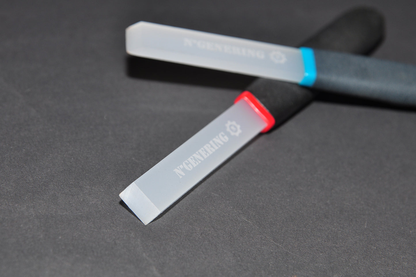 Grattoir Compact N’GENERING – Manche caoutchouc 🖐️